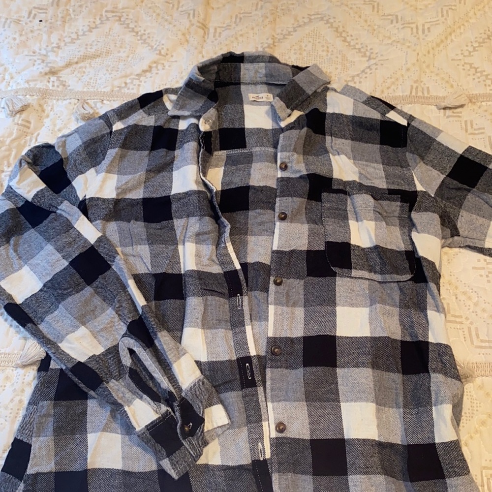 HOLLISTER PLAID FLANNEL BUTTON UP SHIRT SIZE MEDIUM